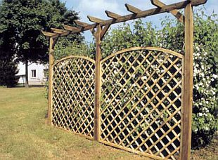 Mříže v zahradě (VLADEKO)